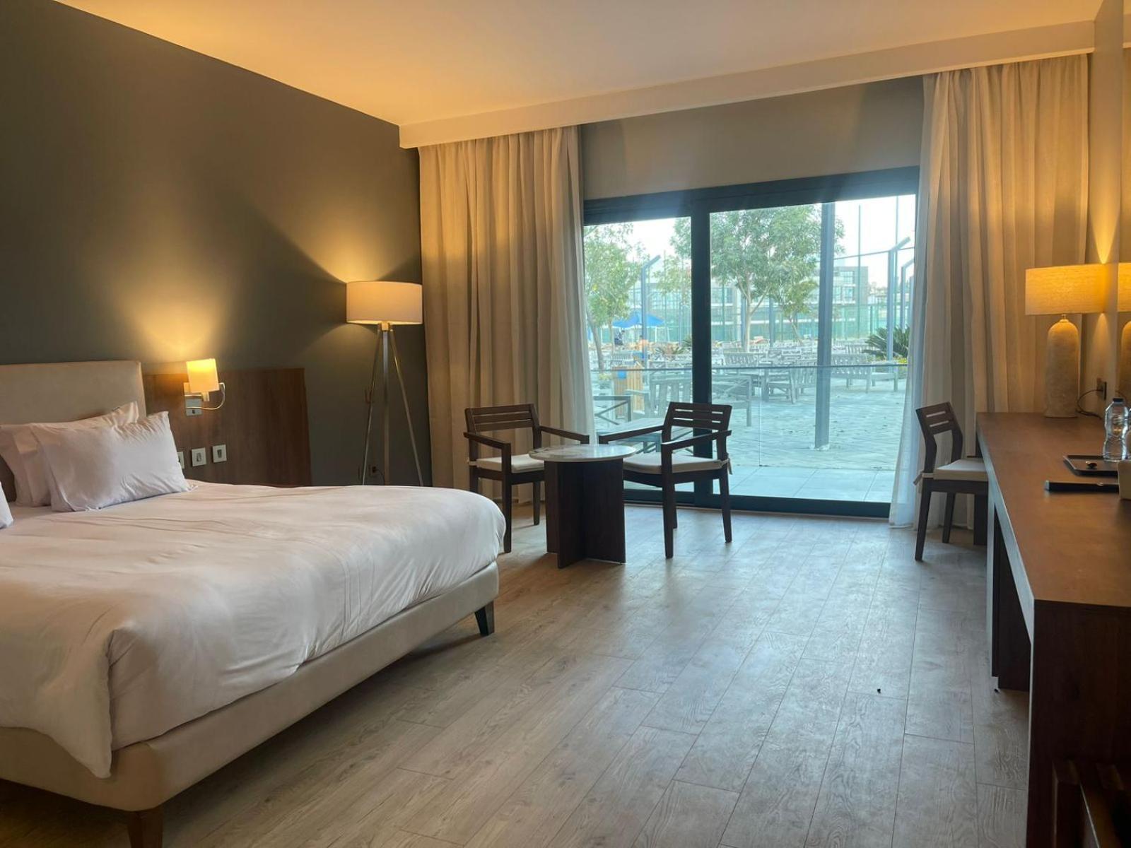 Phoenix Hotel & Wellness Sheikh Zayed City エクステリア 写真